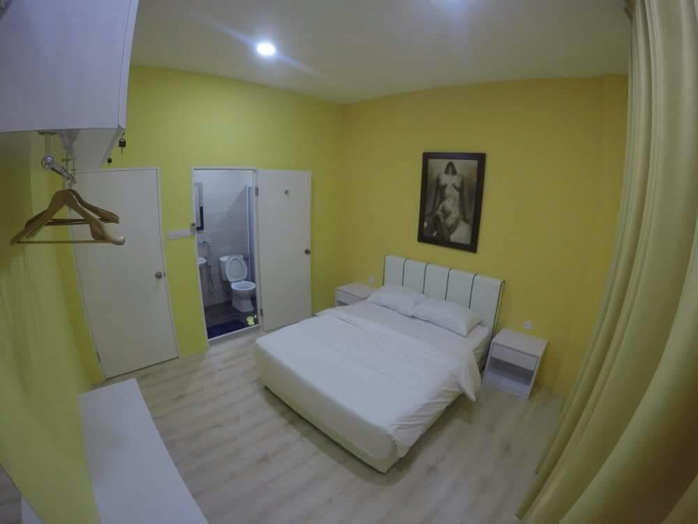 Xenia Homestay Kuching Exterior photo